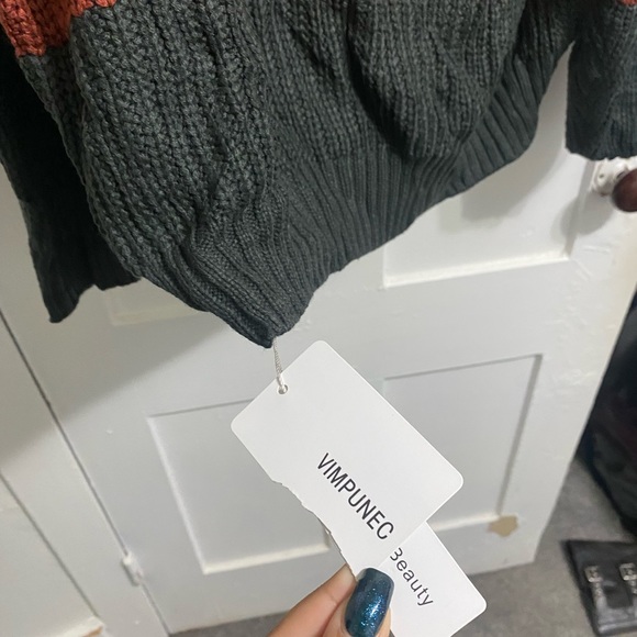 Sweater - Picture 7 of 7